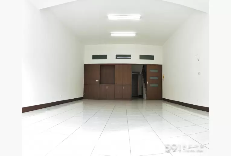 住辦店面五大房四衛三廳一倉庫 住辦店面五大房四衛三廳一倉庫